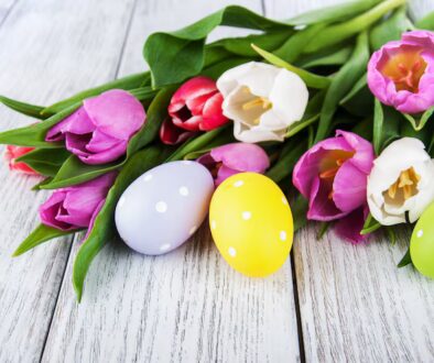 pisanki-i-tulipany_87742-12878